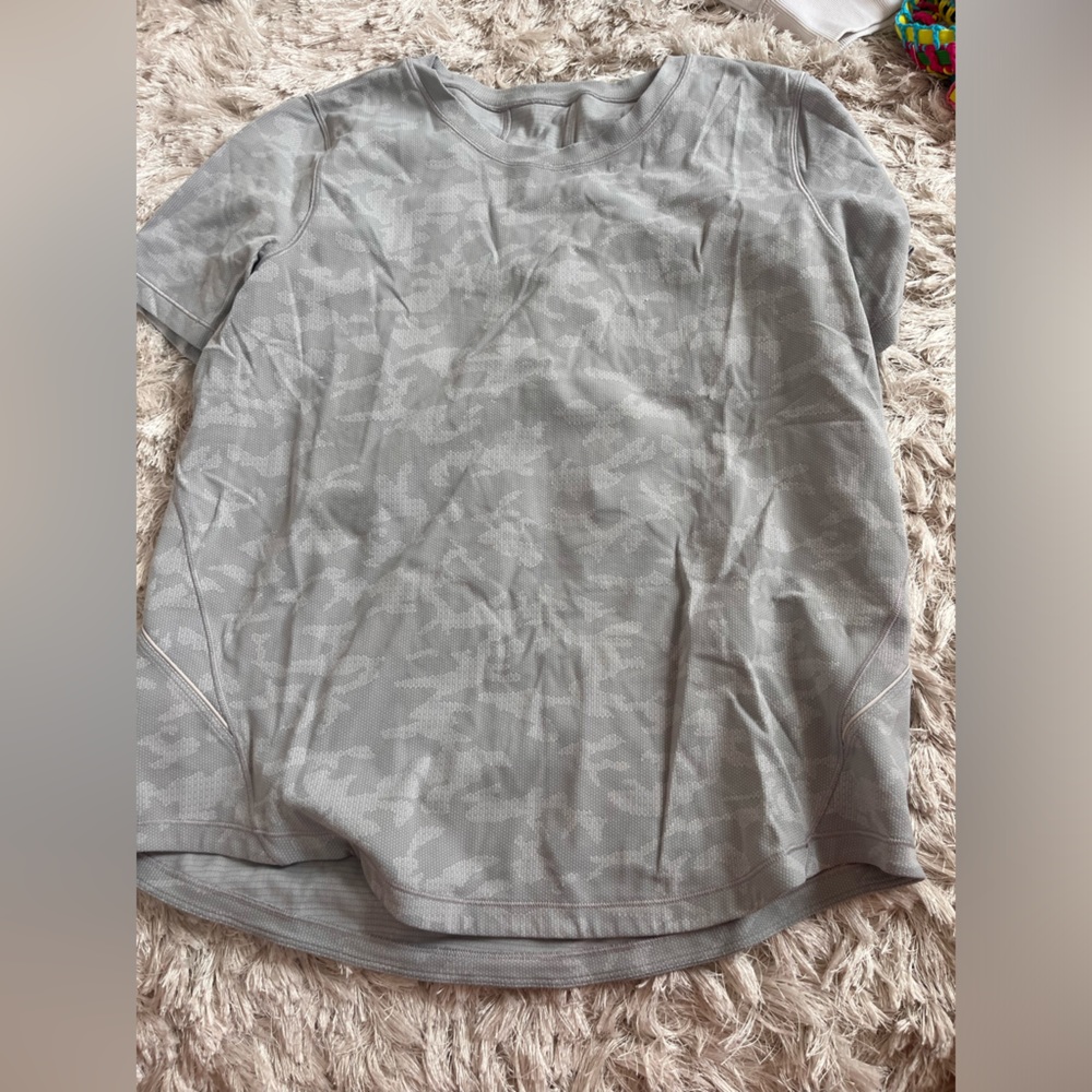 Lululemon tee
